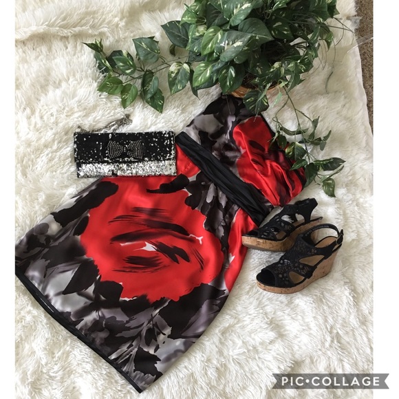 The Limited strapless dress. Ladies size 2🌹 - Picture 2 of 8